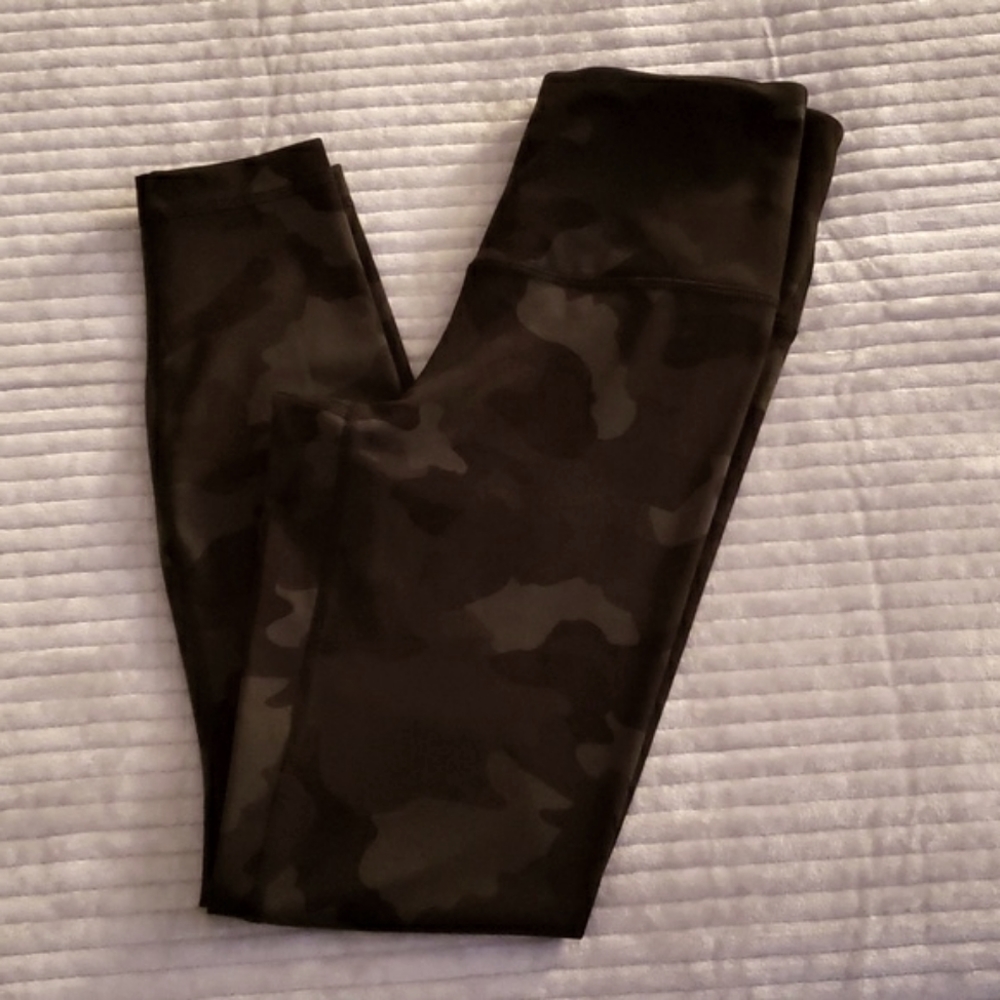 NWOT, Yogalicious gray and black camouflage leggings, 7/8 length.